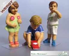 prehm-miniaturen-3-kinder-beim-spiel-set-3