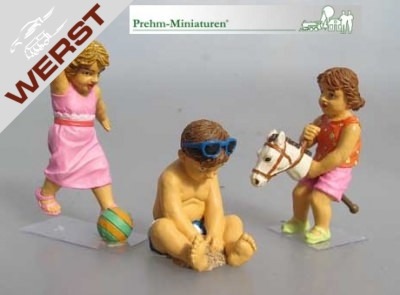 prehm-miniaturen-3-kinder-beim-spiel-set-4