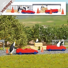 busch-modellbahnzubehor-a-set-pinguine-seifenkisten